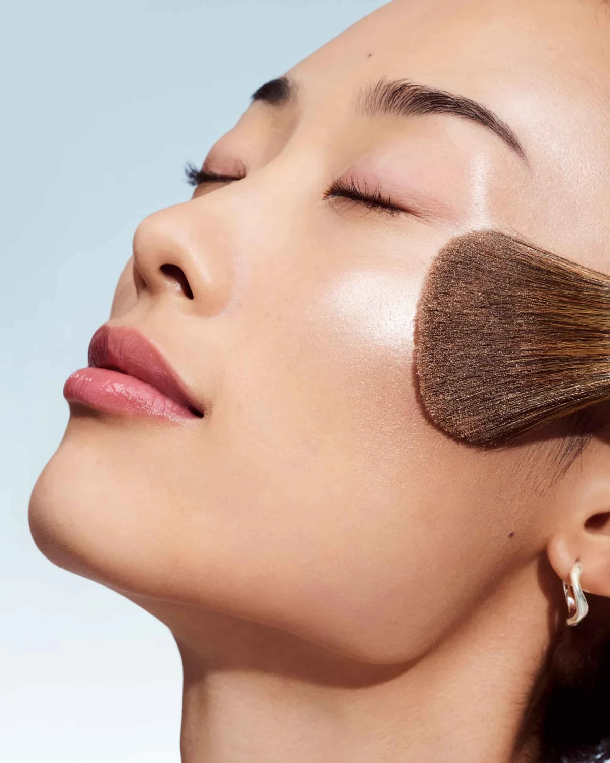 True Highlight™ Weightless Face Glow Illuminator - US 2729